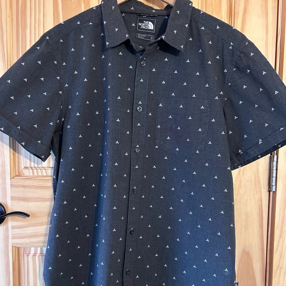 North Face Short Sleeve Casual Tent Print